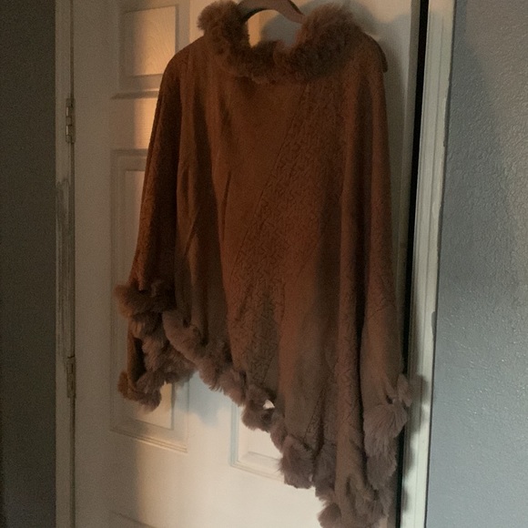 Jackets & Blazers - Pretty Poncho knitted cape faux fur